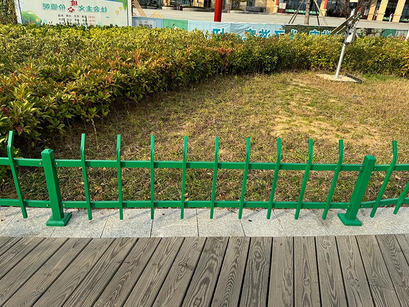 锌钢草坪护栏